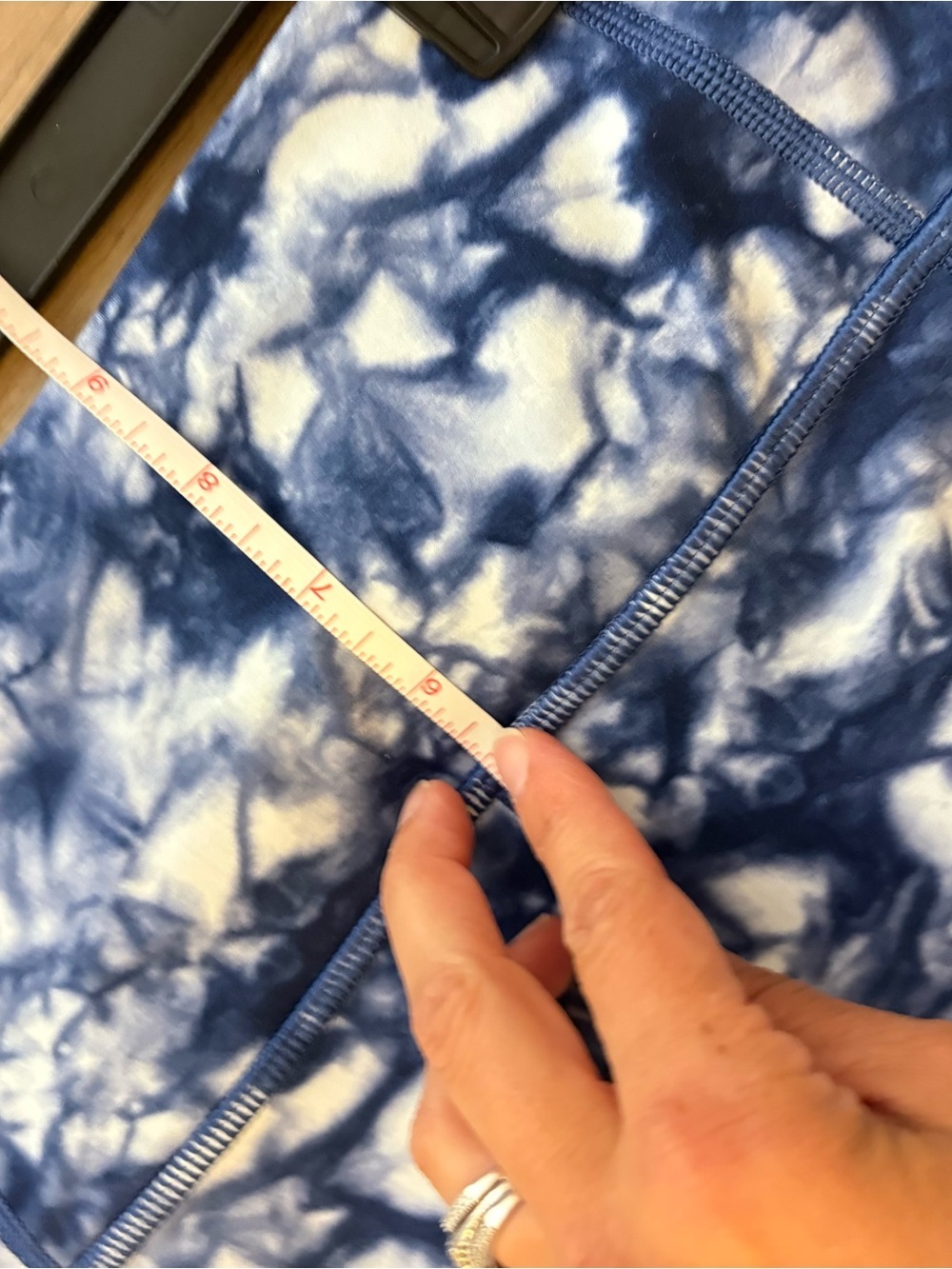 Athleta Tye Dye Salutation PowerVita cropped Leggings 21” Medium Mid Waist - Picture 5 of 6